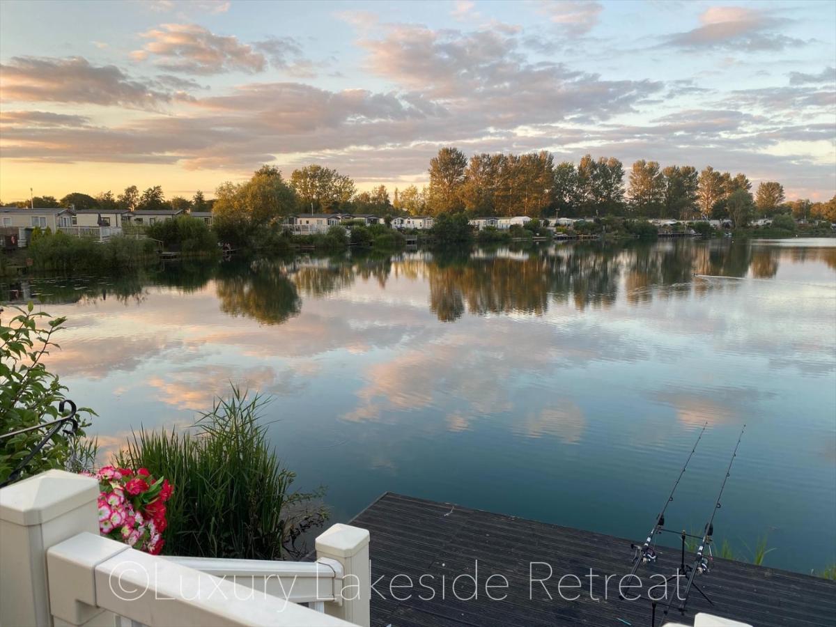 Lakeside Retreat With Hot Tub & Fishing Peg At Tattershall Lakes Country Park Hotell Eksteriør bilde