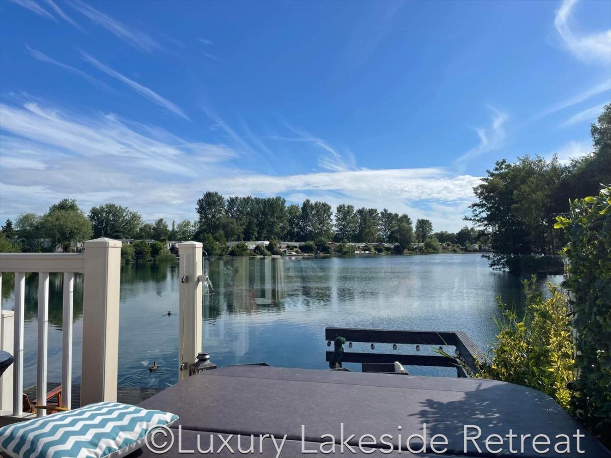 Lakeside Retreat With Hot Tub & Fishing Peg At Tattershall Lakes Country Park Hotell Eksteriør bilde