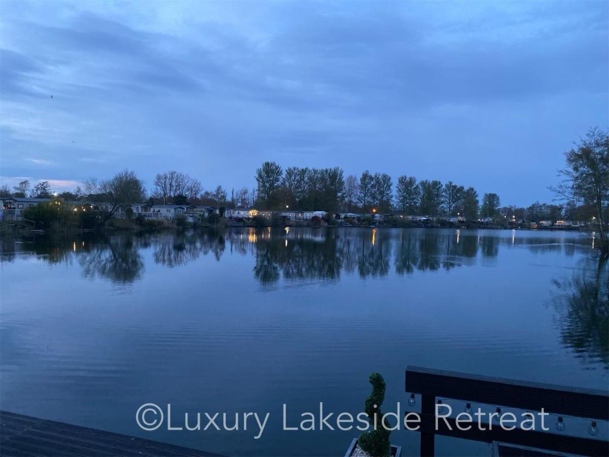 Lakeside Retreat With Hot Tub & Fishing Peg At Tattershall Lakes Country Park Hotell Eksteriør bilde